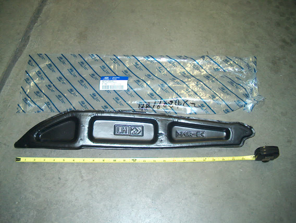 View 841413D000 INSULATOR-FENDER LH Full-Sized Product Image