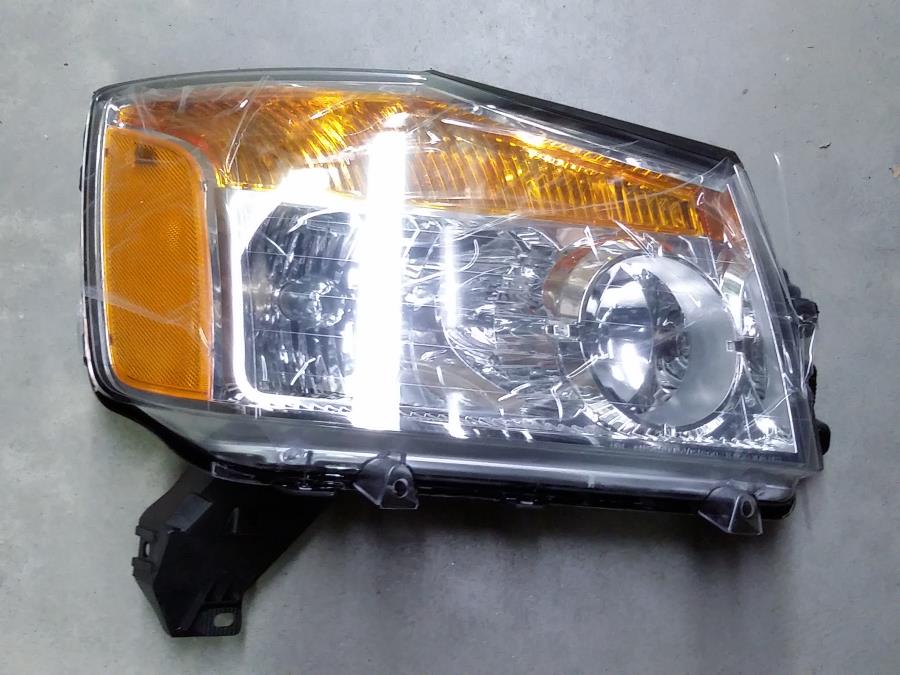 2010 Nissan Armada SE 5.6L V8 AT 4WD AWD Headlight Right 26010