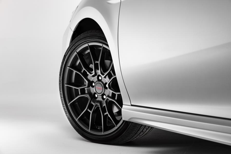 2022-toyota-camry-sedan-se-2-5l-hybrid-trd-19-matte-black-alloy-wheel